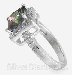 Перстень с большим разноцветным камнем