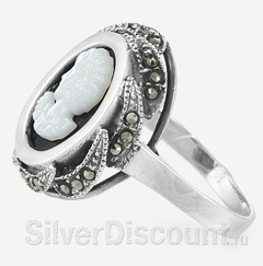 Кольцо с женским профилем (камеей): серебро, оникс, перламутр купить на SilverDiscount.ru