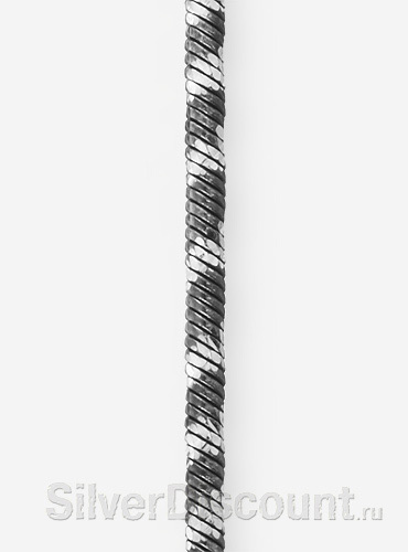 Снейк с широкими черно-белыми полосками, фото крупным планом