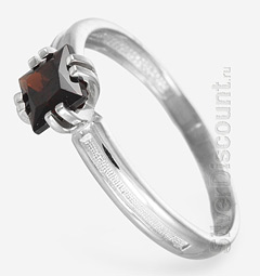 Гранат в серебре, классическое кольцо-перстень из гарнитура