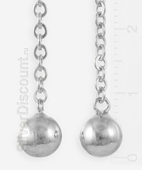 Серебряные серьги с шариками на цепочках (фрагмент фото)