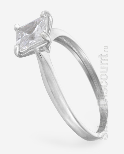 Перстень из серебра с классическими формами и фианитом