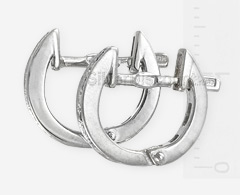 Миниатюрные сережки из серебра в форме оков, фото сбоку