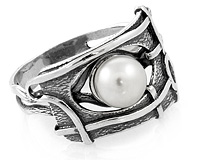 Кольцо-перстень с жемчужиной из серебра с чернением