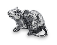 Небольшая серебряная статуэтка в виде крысы, символа года