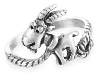 Кольцо с козой, символ года из серебра