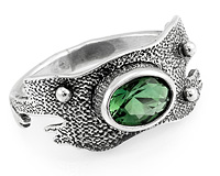 Необычное кольцо, серебро с зеленым камнем