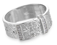 Широкое кольцо из серебра в виде ремня с пряжкой